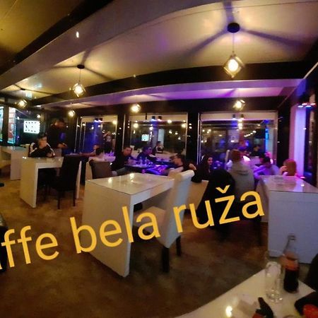 Hotel Bela Ruza Belgrado Esterno foto