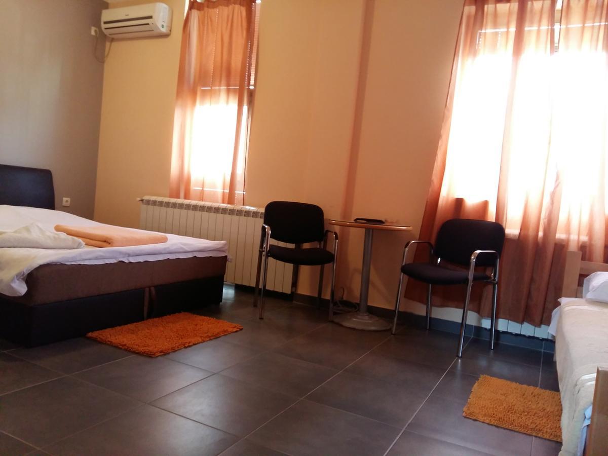 Hotel Bela Ruza Belgrado Esterno foto