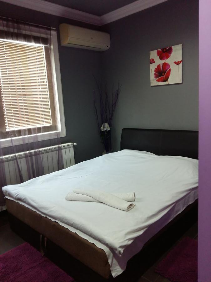 Hotel Bela Ruza Belgrado Esterno foto