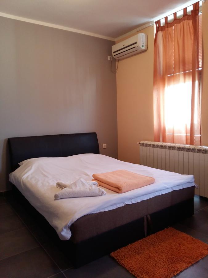 Hotel Bela Ruza Belgrado Esterno foto